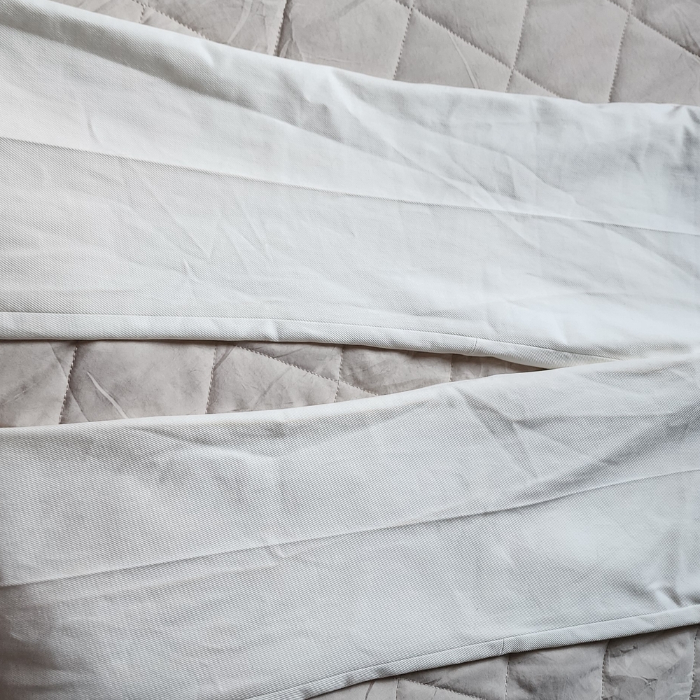 Brunello Cucinelli Elegant Cream Pants - Picture 4 of 5
